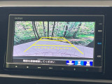 【バックカメラ】駐車時に後方がリアルタイム映像で確認できます。大型商業施設や立体駐車場での駐車時や、夜間のバック時に大活躍!運転スキルに関わらず、今や必須となった装備のひとつです!