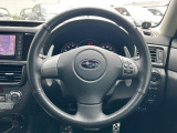 【純正革巻きステアリング】上質な革を使用することで、手にしっかり馴染みとても運転しやすいハンドルです♪
