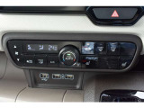 オートエアコンのお車ですので室内の温度をスムーズに調整してくれます♪