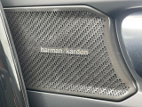 ●harman/kardonサウンドシステム:オーディオ専門メーカーが手掛けるプレミアムスピーカーを装備。多数のスピーカーから、音の粒立ちまで分かる高品質な音楽をお楽しみいただけます。