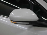 サイドターンランプ付きドアミラー。車両のドレスアップと右左折時の被視認性を兼ね備えたお洒落なミラーです。