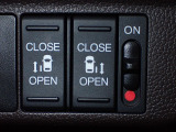 運転席からもスライドドアをボタン操作でスピーディーに開閉できます!またスマートキーでも操作できるので便利です。