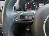 地図情報や車両情報などをステアリングのスイッチから操作して表示できます。