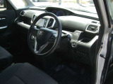 運転席・助手席の俯瞰視点です!乗った際のイメージが湧きますね!