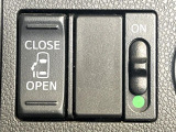 【パワースライドドア】スマートキーや運転席のスイッチでスライドドアの開閉が可能♪電動だから力を入れてドアを開ける必要が無く、小さいお子様でも、重い荷物を持っている時もラクに開け閉めできます♪