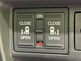 【両側パワースライドドア】スマートキーや運転席のスイッチで後席両側スライドドアの開閉が可能♪電動だから力を入れてドアを開ける必要が無く、小さなお子様でも簡単に開け閉めでき快適です♪