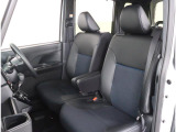 長時間の運転も疲れにくいフロントシート!体をしっかり支えてくれて運転がしやすい形状です!