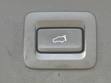 【パワーバックドア】スマートキーや運転席のボタンを押すだけでリアゲートが自動で開閉します!荷物を持っている時や、高い位置にあるバックドアを閉める際に便利な機能です♪