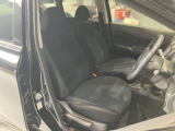 運転席まわりです。運転席からの視界が左右に広く隅々まではっきりと見渡せます!クルマの前端も把握しやすく安心して運転できます!