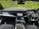 Audiのインテリアはエクステリア同様、優れたデザイン性とクオリティ、そして機能性を兼ね備えております。