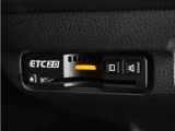 ◆ETC2.0◆進化したドライブ体験。料金収受システムだけだったETCが生まれ変わって、高速道路を賢く使うETC2.0に進化しました。多彩な情報サービスが便利で快適なドライブ体験を提供します。