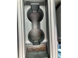センターコンソールのドリンクホルダーです