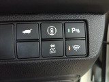 パーキングセンサーや横滑りを防ぐVSA等のスイッチ類は運転席の右側、手の届きやすい位置にあります。