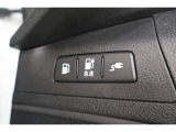 家庭の200V電源でゆっくり約4〜5時間の普通充電OK!お出かけ先では急速充電(CHAdeMO)で約30分・80%までチャージ出来ます。シーンに合わせてスマートに使い分けできるのが魅力です♪