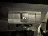 障害物に近づくと、警告音(ピーピー音)やディスプレイ表示で運転者に知らせ、安全な駐車をサポートします。