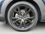 18インチ純正アルミホイールを装備。タイヤサイズは215/55R18となります。