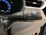 ライトスイッチです。「AUTO」にすると外の明るさに応じてスモールライト・ヘッドライトが自動でON・OFFします。夕暮れ時や屋内駐車場、トンネルなどに便利です。フォグランプもON・OFFできます。
