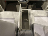 コンソールボックス。