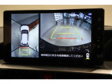 パノラミックビューモニター付きです。車両を上から見たような映像をディスプレイ画面上に表示。運転席からの目視だけでは見にくい、車両周辺の状況をリアルタイムでしっかり確認できます。