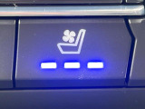 【シートヒーター&ベンチレーション】夏場は涼しい風でお尻や背中の熱やムレを防ぎ、冬はエアコンよりも早く温まってポカポカに!季節を問わず快適に過ごせます。