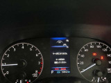 視認性に優れたメーターを採用しており、走行中でも車速や情報が分かりやすく表示されます。運転時の視線移動をむりのない範囲に抑え、快適で安心感のあるドライブをサポートします。