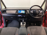 【前方視界】開放的な前方視界!運転がしやすく疲れにくいです♪窓が大きく、見通しがとっても良いおクルマですよ♪