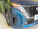 【LEDヘッドライト】悪天候や夜間走行時も良好な視界を確保し安心して運転できる高輝度LEDヘッドライトを装備!点灯速度が早く、消費電力も抑えられています。