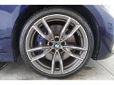 BMW承認の純正タイヤを装備しております☆お問合せ(無料ダイヤル)0078-6002-613077迄お待ちしております。大阪府吹田市芳野町5-55 毎水曜、第二・第三火曜日定休 営業時間10:00〜18:00