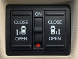 【両側パワースライドドア】両側がパワースライドドアになっており、運転席のスイッチやスマートキーでも開閉が可能です!開口部も広いので乗り降りも楽々♪
