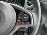 【アダプティブ・クルーズ・コントロール】予め設定した車速内でクルマが自動的に加減速。 前走車との適切な車間距離を維持しながら追従走行し、高速道路でのドライバーの疲労を軽減。「安全」をお求めください。