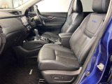 ゆったりと座れる運転席シートですのでストレスなく運転が出来ますよ!