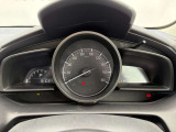 必要な情報がひと目で伝わる見やすさが、運転に集中できる健やかな環境を整えます。Easy-to-read displays create a healthy environment to focus on driving.