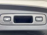 【パワーバックドア】スマートキーや運転席のボタンを押すだけでリアゲートが自動で開閉します!荷物を持っている時や、高い位置にあるバックドアを閉める際に便利な機能です♪