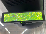 【インテリジェントルームミラー】後席の大きな荷物や同乗者で後方が確認しづらい時でも安心!カメラが撮影した車両後方の映像をルームミラー内に表示。クリアな視界で状況の確認が可能です!