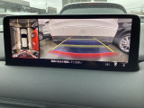 狭い場所での駐車やすれ違いなどでより的確な運転操作に役立つ360&deg;ビューモニターが装備されています。
