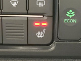 【シートヒーター】寒い日に重宝するシートヒーター!エアコンより早く温まってくれるので寒がりの人も安心ですね♪エアコンの温風は乾燥するから苦手、という方にもをおすすめです。