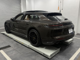 オプション:「PORSCHE」ロゴ ブラック ペイント仕上げ(ハイグロス)、トラフィックジャム アシスト、14wayパワーシート、メモリーパッケージ