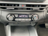 「オートエアコン」付き一年中快適な室内を提供!車内温度を設定すると、風量を自動で調節してくれます。さらに前席シートヒーターつき(^^)/