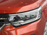 ●LEDヘッドライト:夜間走行時も良好な視界を確保し安心して運転できる高輝度LEDヘッドライトを装備!点灯速度が早く、消費電力も抑えられています。