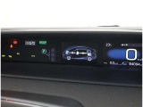 とっても見やすいメーターです。夜間時はラグジュアリーな気分にさせてくれる照明が魅力ですので、夜のドライブも楽しみになりますよ♪