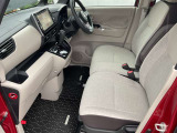 運転席、助手席も広々、ご近所も長距離でも運転は楽々です☆