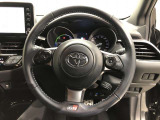 ハンドルは車を運転する上で、ずっと握っている重要なパーツです。手にフィットする物がいいですよね♪