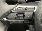 運転中、オーディオの操作をしてて、ハッとしたことはありませんか?ステアリングスイッチは、運転中でもハンドルでオーディオの操作が可能です。安全なドライブをサポートします。