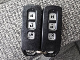 便利なスマートキー付き。キーを取り出さずにドアの施錠・解錠やエンジン始動が可能です。