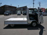 すべての車に外装のコーティングと各種ルームクリーニングを施工いたします!外装も内装も愛車はいつもピカピカキレイが気持ちいいですね♪