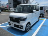 納車の前には、当社の整備工場でしっかり点検を行います。整備費用は車両価格に含まれます。