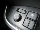 駐車時や狭い道でのすれ違い時に気を使うミラー。電動格納式ドアミラーはそんな時に便利です。