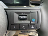 プロパイロット、高速道路や自動車専用道路を運転中にアクセル・ブレーキ・ハンドル操作をクルマがアシストしてくれます。