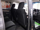 当店では専任のメカニックが大切なお客様のお車を一台一台丁寧に整備いたします。自社認証工場にてリフトアップし下回りまでキッチリ検査いたします。