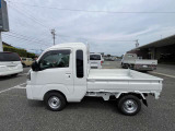 ハイゼット トラックの使い勝手の良い荷台は、長さも幅もめいっぱいのゆとりの広さ。 荷物をとことん積めるので、仕事の量が変わります。